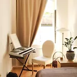 Room \'Mozart\' In A Shared Apartment